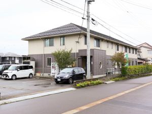 施設の落ち着いた外観