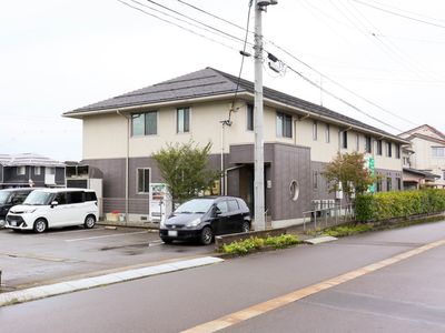 施設の落ち着いた外観