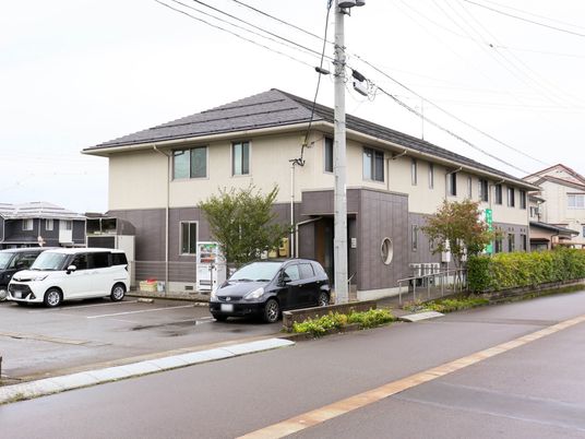 施設の落ち着いた外観