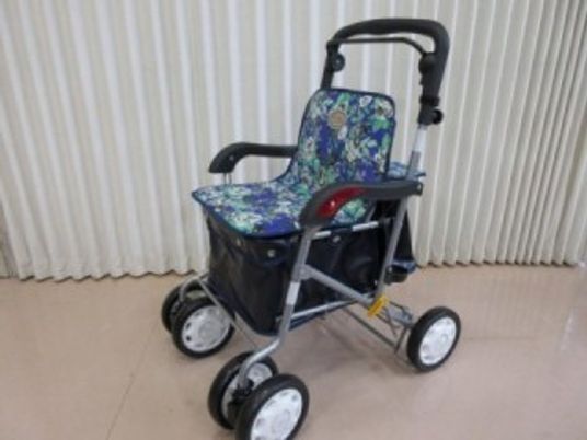 軽やかなシルバーカー