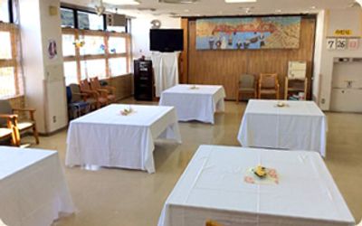 自然光が入る食堂