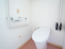 清潔なトイレの一室