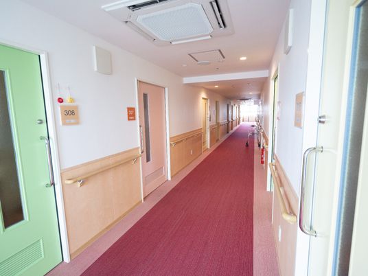 手すりのある廊下
