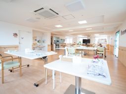 明るいダイニングスペース