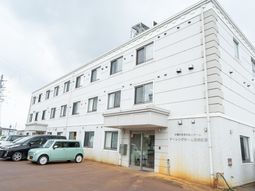 清潔感ある白い建物外観