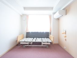 明るいシンプルな居室