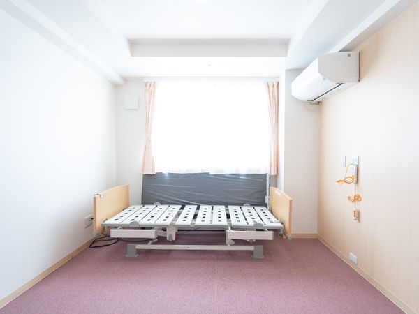 明るいシンプルな居室