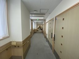清潔感ある廊下の風景