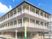 三階建ての建物外観  