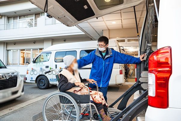 外での介助の様子