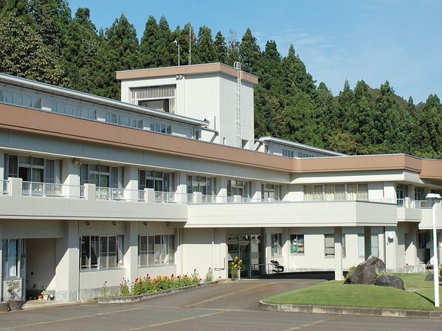 緑豊かな外観 外観 自然に囲まれた場所で、落ち着いて働ける環境が整っています。魅力的な職場です。