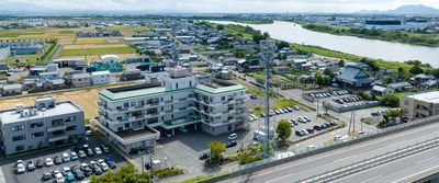 静かな環境に建つ外観