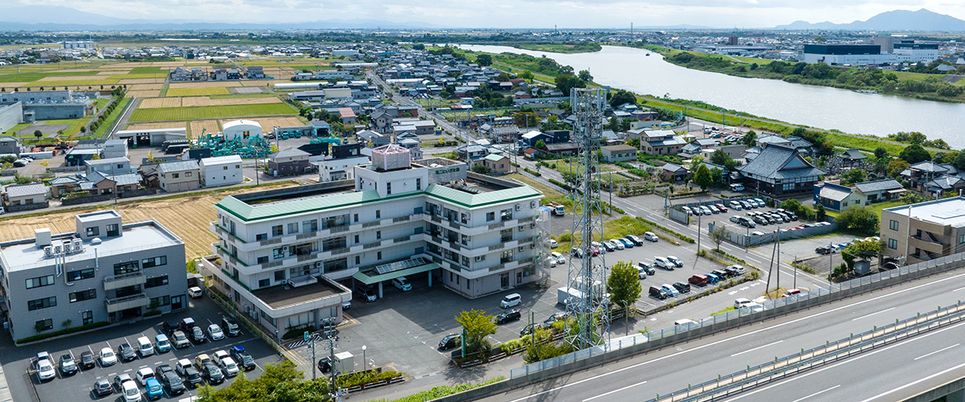 静かな環境に建つ外観