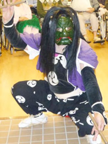 イベントの様子 多目的室 和やかで楽しいイベントの場面です。参加者の笑顔があふれ、交流が深まるひとときです。