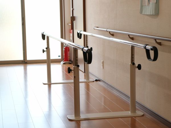 機能訓練用の歩行バー