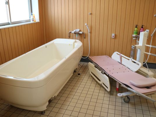 快適な設備の浴室