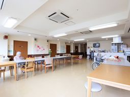 明るいダイニングスペース