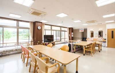 自然光が入るスペース内観