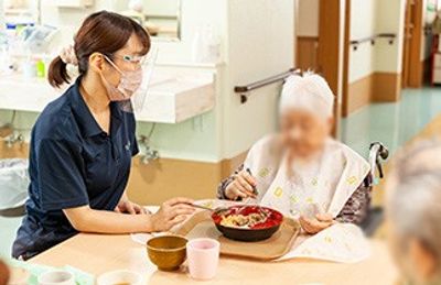 介助するスタッフの様子