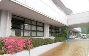 花壇がある外観