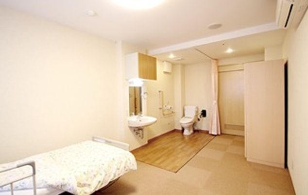 明るい個室の居室