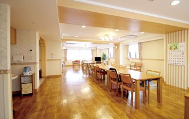 自然光溢れるダイニングルーム