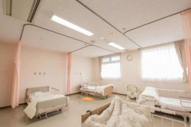 明るいベッド部屋