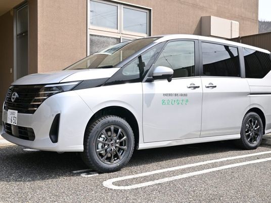 送迎車のある外観  