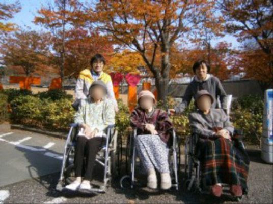 紅葉と笑顔の屋外