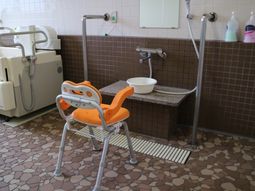 介護用のシャワールーム