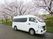 桜並木の送迎バス