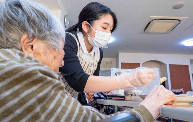 介助の様子の居室