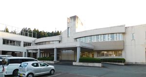 大きな建物の外観