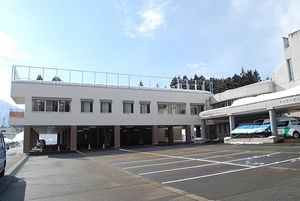 広い駐車場がある外観