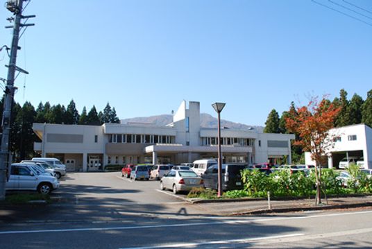 駐車場付き建物外観