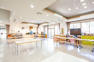 明るいラウンジ