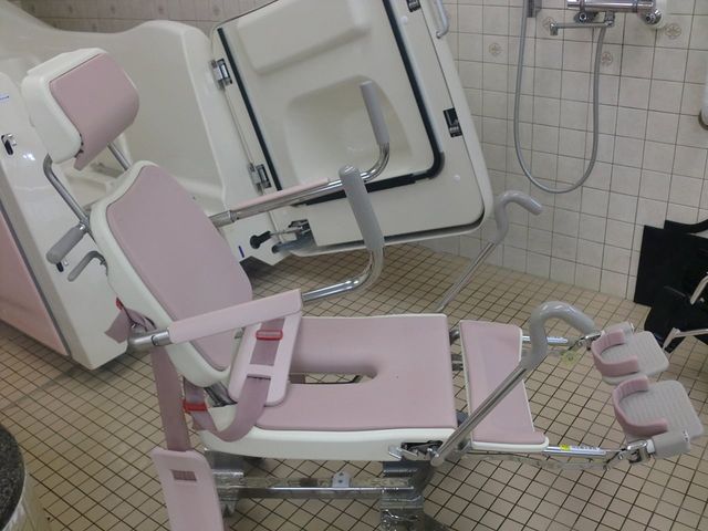 機械浴槽の浴室  