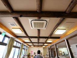 木目調の明るい空間デザイン