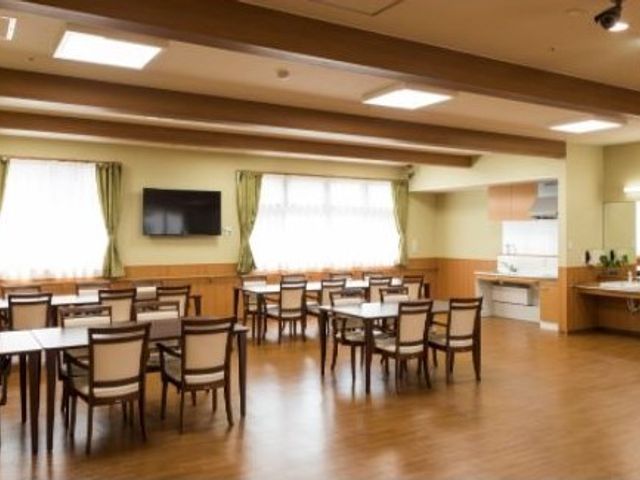 広々としたダイニングスペース 食堂 広々とした明るいダイニングエリアです。共に食事を楽しむ温かい雰囲気が魅力的です。