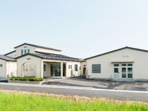 広々とした明るい外観