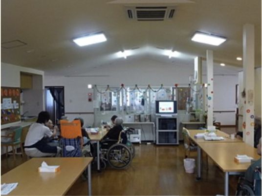 和やかな食堂の様子