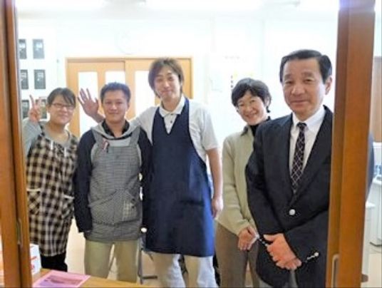 笑顔で迎えるスタッフイメージ