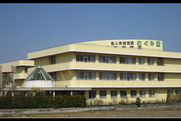 広々とした外観建物