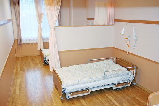 ベッドが並ぶ居室