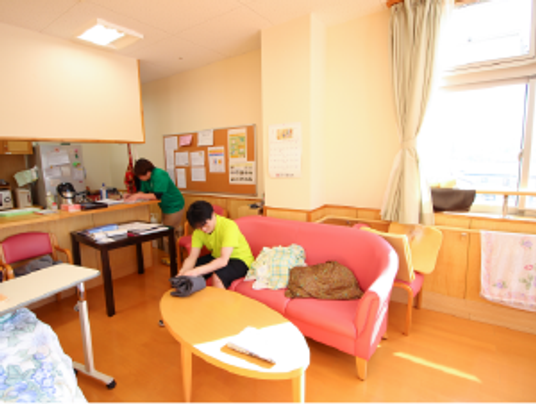 日差しの入る居室  