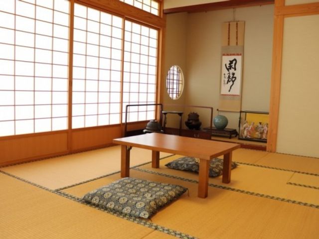畳の和室 和室 自然光が差し込む畳の和室です。リラックスできる空間で、くつろぎの場として最適です。