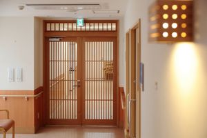 和の雰囲気が漂う扉