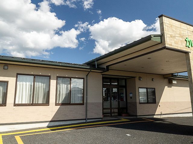 施設の外観 外観 広々としたエントランスが特徴です。陽光が差し込み、明るい雰囲気を感じられます。
