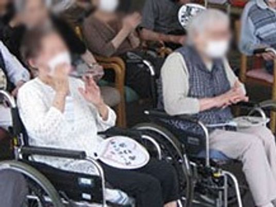 車椅子使用者が集う室内