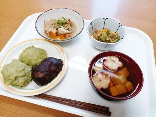 和食が並ぶ食卓